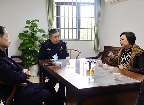 加强党建共建，亲昵警企关系